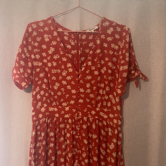 Madeweel Button-front tie-sleeve retro dress in Happy Hibiscus - Picture 5 of 7